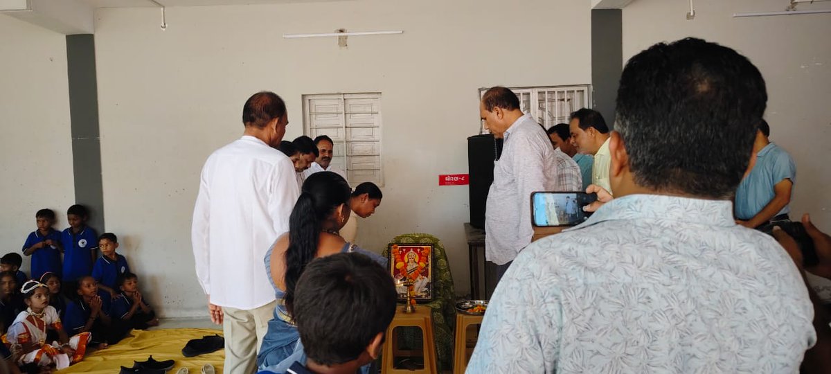 MangrolTdo's tweet photo. આજરોજ તા.૦૩/૧૦/૨૦૨૬ ના "સેવાસેતુ ૨.૧ (ગ્રામ્ય)" કાર્યક્રમ માંગરોળ તાલુકાનાં લીમોદરા તા.માંગરોળ ખાતે કરવામાં આવ્યો. જેમાં માન.ધારાસભ્યશ્રી ગણપતસિંહ વસાવા સાહેબ, તા.પં.પ્રમુખશ્રી, તા.પં.માંગરોળના સદસ્યશ્રીઓ તથા અધિકારીશ્રીઓ હાજર રહ્યા હતા. https://t.co/kTenkJ0ppJ