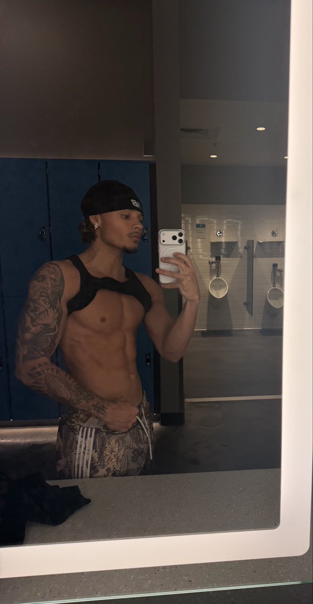 itsdavionkhalil's tweet photo. 😛 https://t.co/KtlUIhRNfq