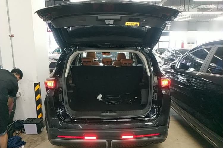 EdwinAmoako4's tweet photo. 2024 Jetour L7 Max 
1.5T
Hybrid (Petrol and electric)
5-Seater
Keyless entry 
360 camera 
Electric folding side mirrors 
Lane change assist 
Panoramic sunroof 
Cost and shipping to Tema (CIF):280,000 cedis https://t.co/5tGpoDyNfE