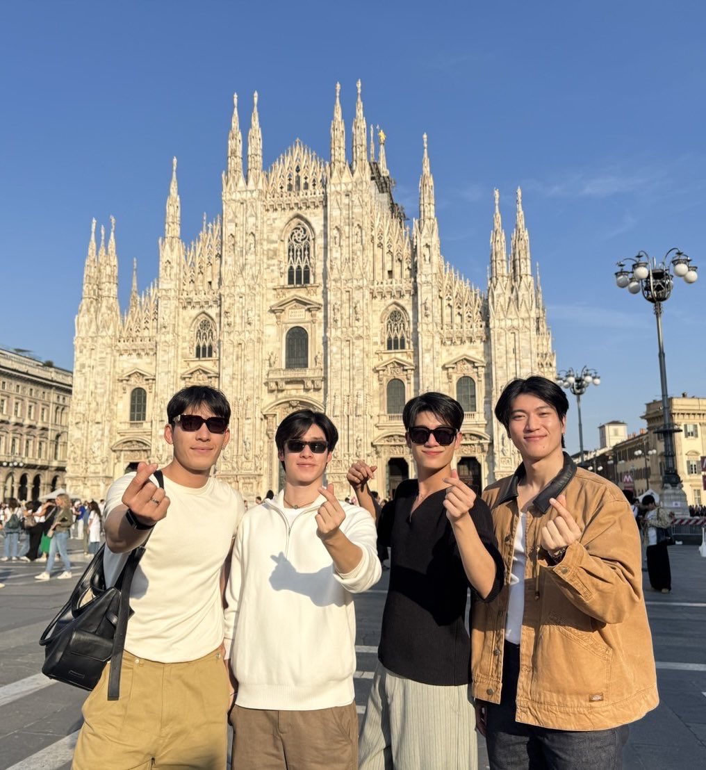 freeninpixels_'s tweet photo. กุจะไปหาอจได้จากไหน ขนาดแดดฮียังไม่อยากให้ส่องตายัยศาเลย นี่แหละ Sunshine protecter☀️ https://t.co/0ldw1xVHpO