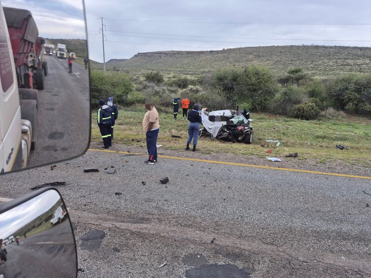 lnnocent191535's tweet photo. NORTHERN CAPE - KURUMAN

R31 - Fatal crash: HMV vs LMV between Kuruman and Hotazel. Emergency services on scene. Proceed with caution.

📍 https://t.co/hnpXUlqfqa

#Kuruman #R31
 #SANationalUpdates https://t.co/etGiP6o4Rf