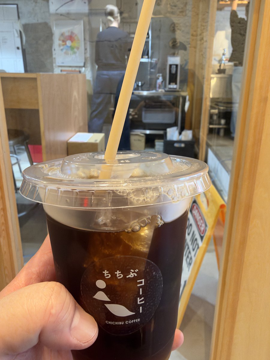 shanyu810's tweet photo. 今日は秩父札所巡り横瀬編
実験的にiPhone18Proのみで写真を撮ってみました
ほぼ初期設定のままです

3枚目の武甲山山頂は寺坂棚田から8倍で撮ったもの
拡大すると山頂に人がいるぞ！

ちちぶコーヒーで豆買ってたら15番札所のご住職がいらっしゃった
また来ます https://t.co/ybbY4oavEJ
