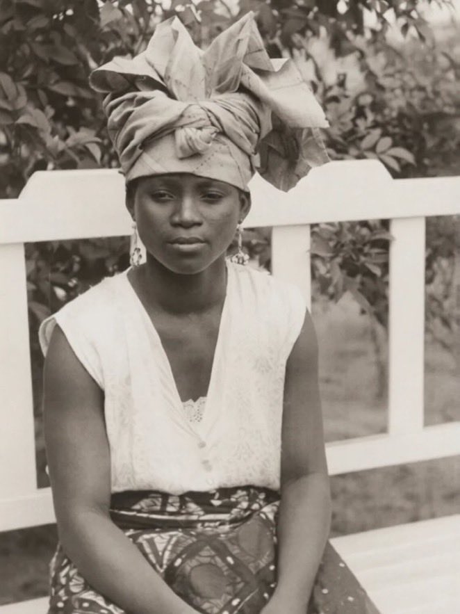 paxyoruba's tweet photo. Some 1950s photographs capturing beautiful young women from Western and Okun-Yoruba (KOGI) in the Northern Nigerian Region proudly displaying different styles of Gèle. 

In those days the Gele was fashion and symbolized pride, maturity, beauty and tradition. https://t.co/XwUU1e3o7M