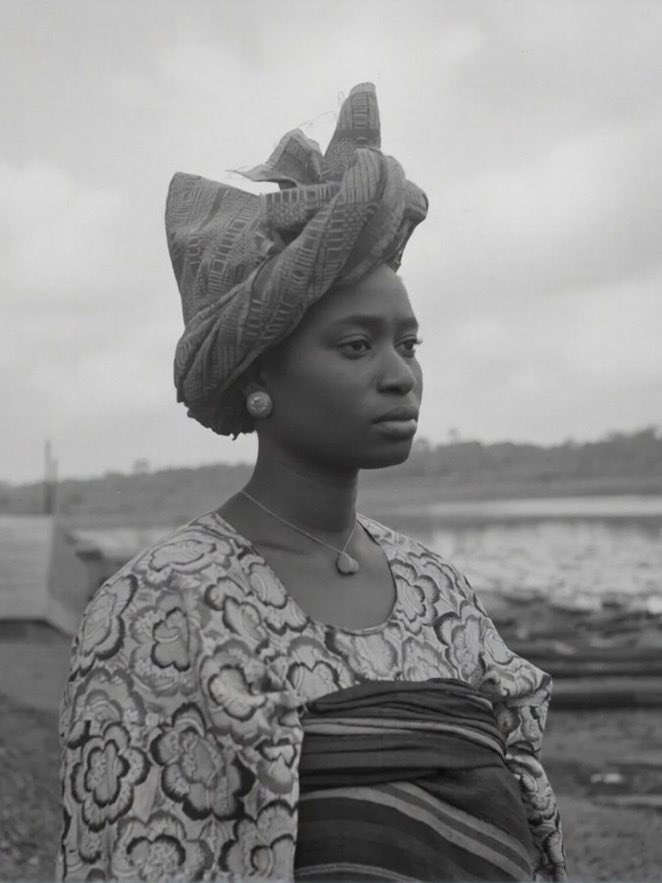 paxyoruba's tweet photo. Some 1950s photographs capturing beautiful young women from Western and Okun-Yoruba (KOGI) in the Northern Nigerian Region proudly displaying different styles of Gèle. 

In those days the Gele was fashion and symbolized pride, maturity, beauty and tradition. https://t.co/XwUU1e3o7M