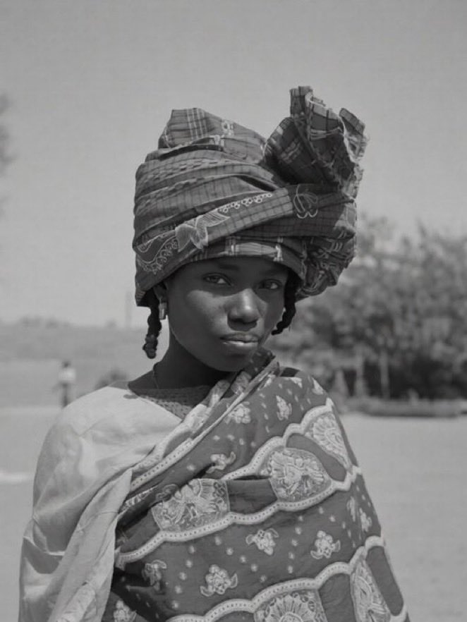 paxyoruba's tweet photo. Some 1950s photographs capturing beautiful young women from Western and Okun-Yoruba (KOGI) in the Northern Nigerian Region proudly displaying different styles of Gèle. 

In those days the Gele was fashion and symbolized pride, maturity, beauty and tradition. https://t.co/XwUU1e3o7M