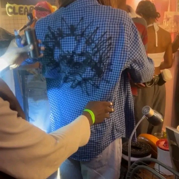 sterdx6's tweet photo. I got the art , skills and just need to audience #airbrush #liveart #lagosartist https://t.co/QVMdX1EMuK