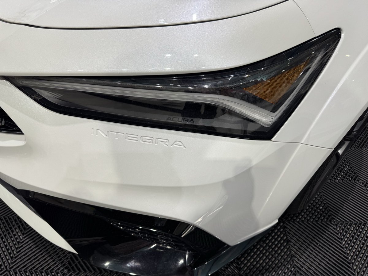 NSXtypeR's tweet photo. @tecchann911 ヘッドライトの中にACURAの文字がオシャレだと勝手に思ってます https://t.co/ZiypUwEtYM