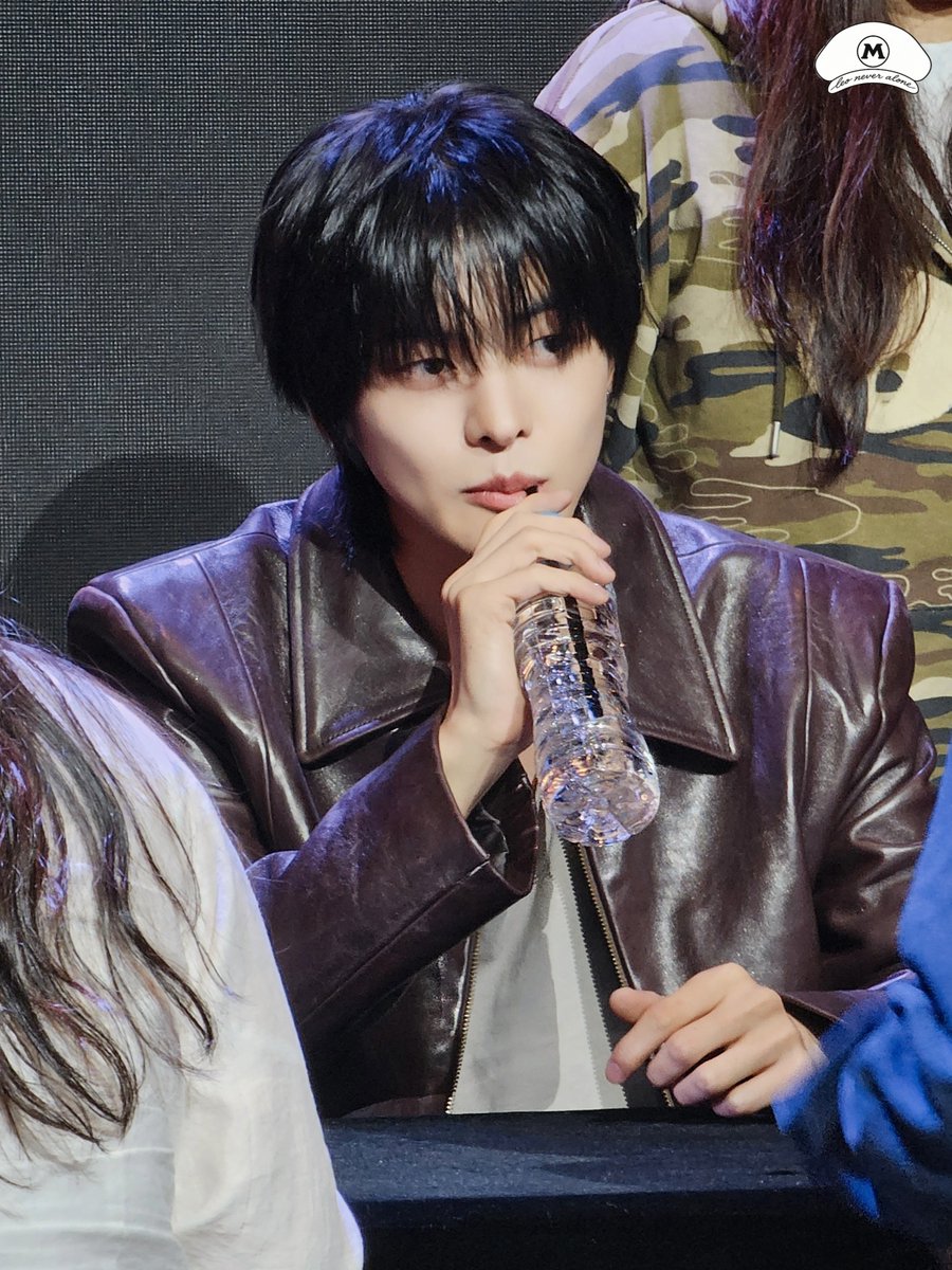 leo_never_alone's tweet photo. 261003 applemusic fansign LEO 
#ALPHADRIVEONE #ALD1 #LEO #리오 https://t.co/sXsK9JPqo7