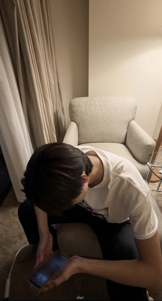 Juhoonology's tweet photo. 이런 프리한 느낌의 사진  like it https://t.co/SGCRBLRvAJ