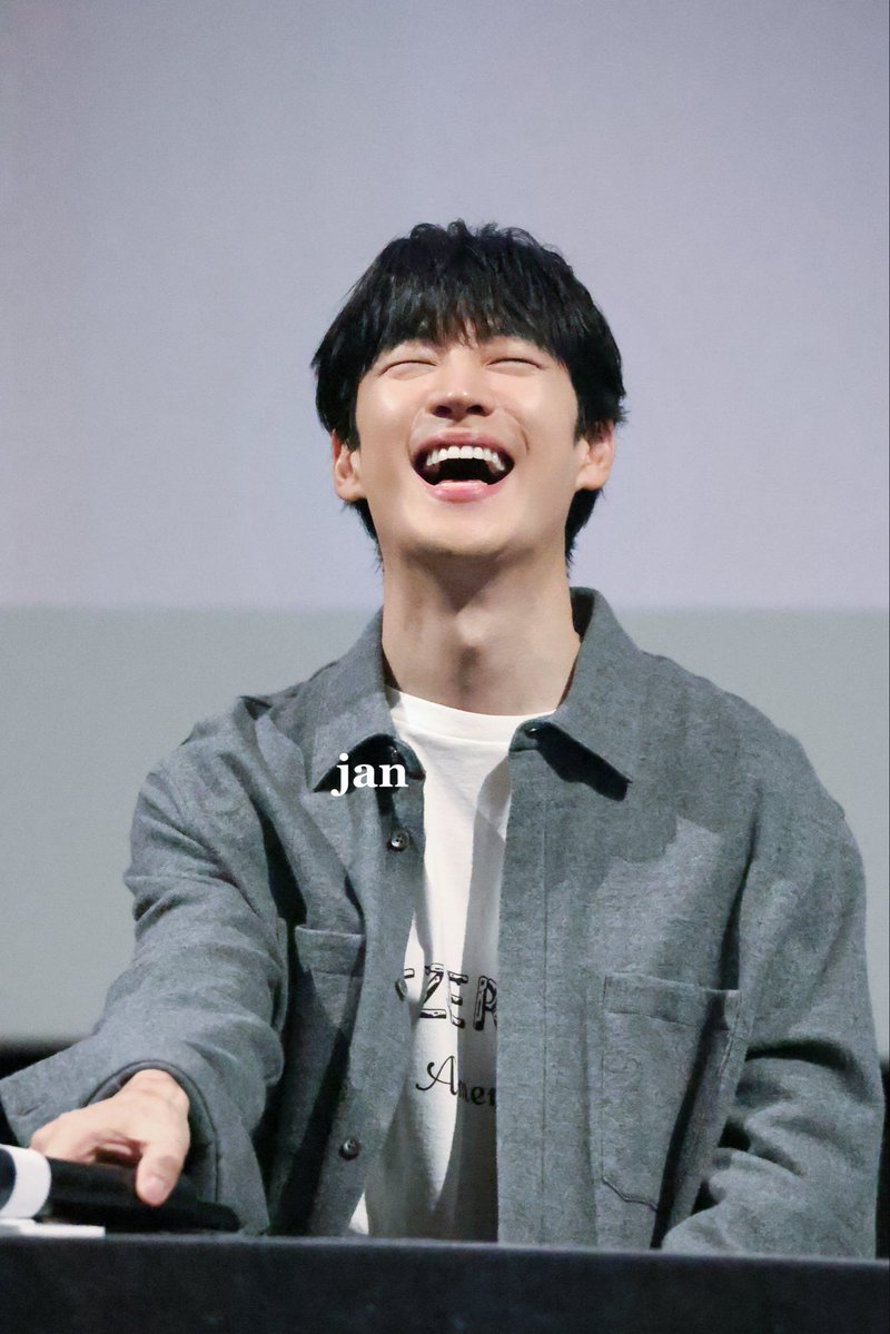 dawn0910_'s tweet photo. 261002 <연애박사> Special GV
#이제훈 
#leejehoon https://t.co/ZftYE5Ryhm