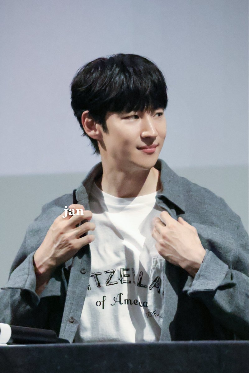 dawn0910_'s tweet photo. 261002 <연애박사> Special GV
#이제훈 
#leejehoon https://t.co/ZftYE5Ryhm