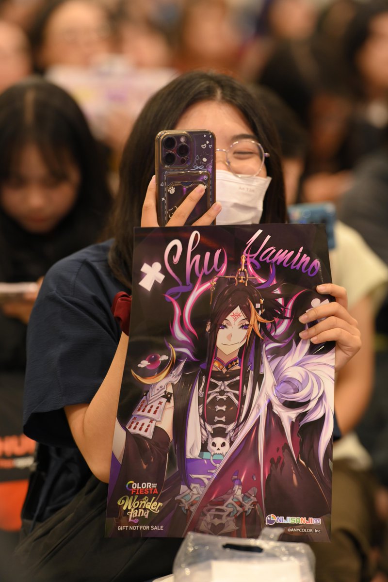 ColorFiestaVN's tweet photo. 🍄 That’s a wrap on @shu_yamino Public Panel! 💜

You guys really braved the thunderstorm for our sorcerer! 🌧️😭 Thank you for being there and making the panel so special. Shu’s energy was everything! 🥹💜

#cofiss17 #NIJISANJI_EN #ShuYamino https://t.co/FxkpGxvxlN