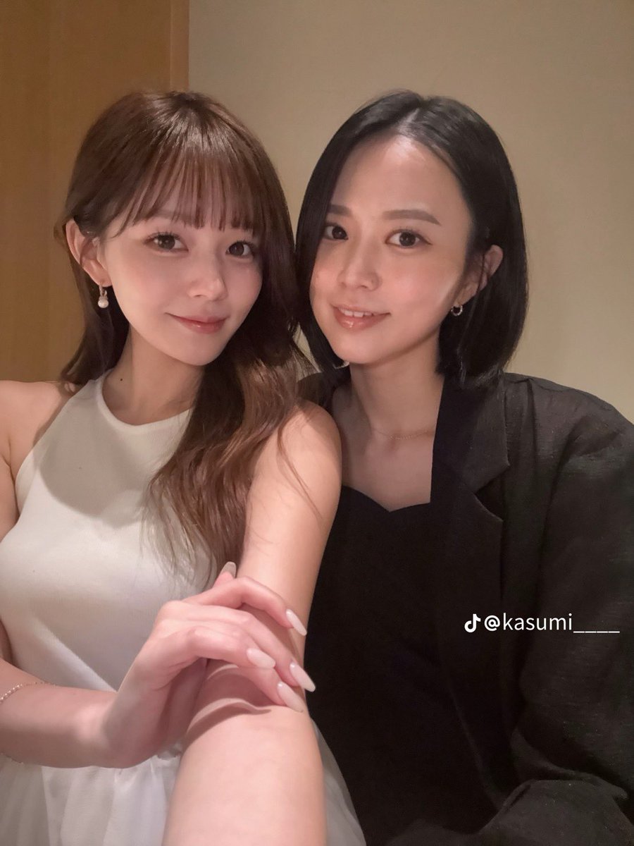 CherylHaywardS1's tweet photo. 帽子被ってても隠しきれないこの爆美女感。すれ違ったら思わず振り返ってしまう女性のお手本すぎる https://t.co/ouMqLPab6N