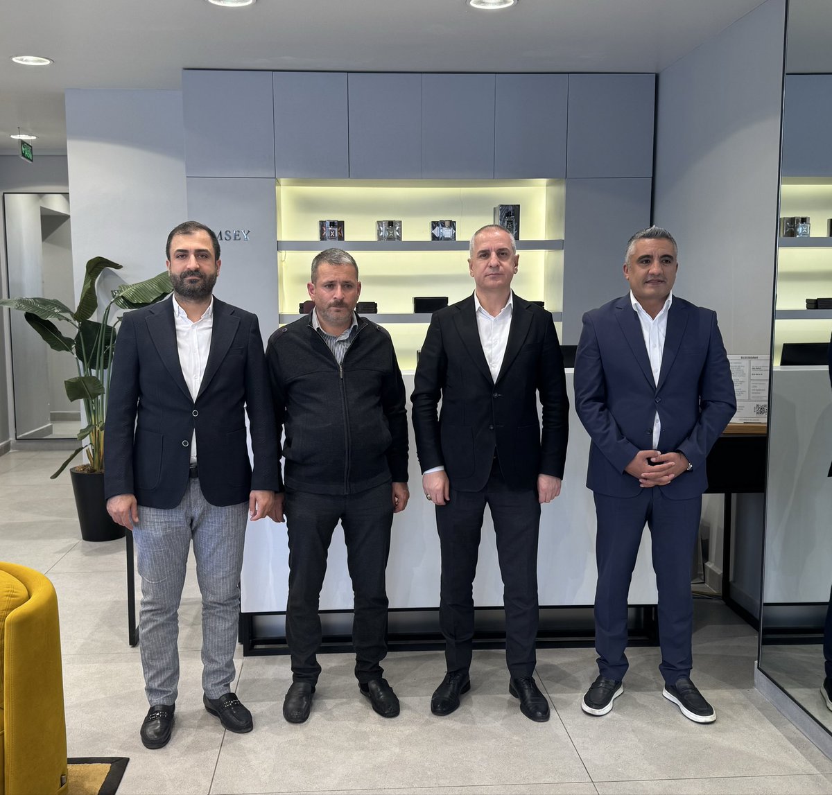 IsaTabur's tweet photo. Önceki dönem Şanlıurfa İl Başkan Yardımcısı Sn.Mehmet Yavuz’u ziyaret ederek hasbihal ettik.

Tecrübeleri ve kıymetli sohbetleri için teşekkür ediyor,çalışmalarında başarılar diliyorum. https://t.co/w7k5tS19LW
