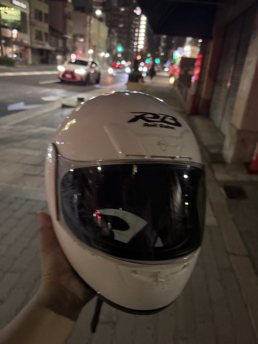 mange_tsu666's tweet photo. とりあえずのヘルメット購入
ヤマハお墨付きらしいし行けるっしょ。
ベルよりは頭打っても耐えそう https://t.co/lYzR9O5xCS