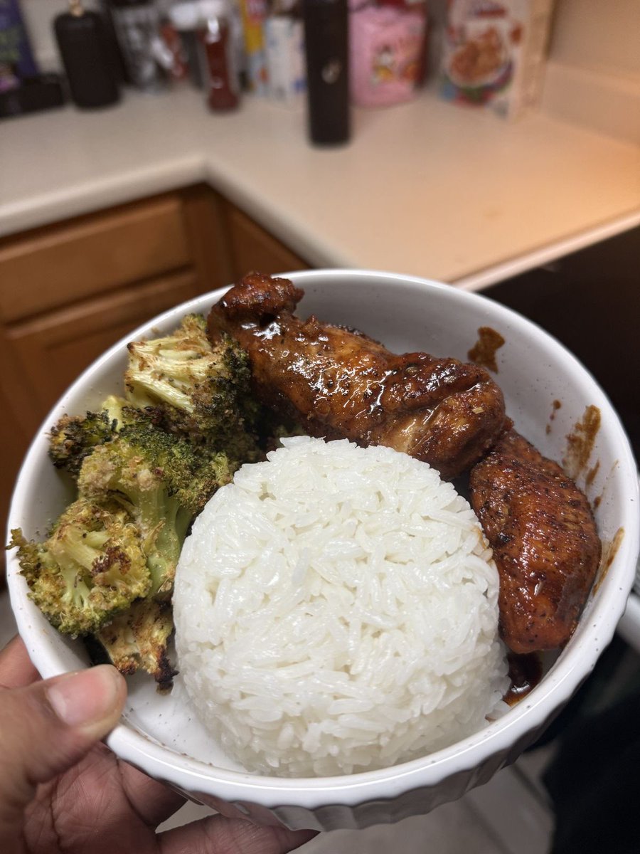 kokokololol2307's tweet photo. how pinterest sees me:

- fashion
- pantone 
- mood
- food https://t.co/5ueDSMM3Zm