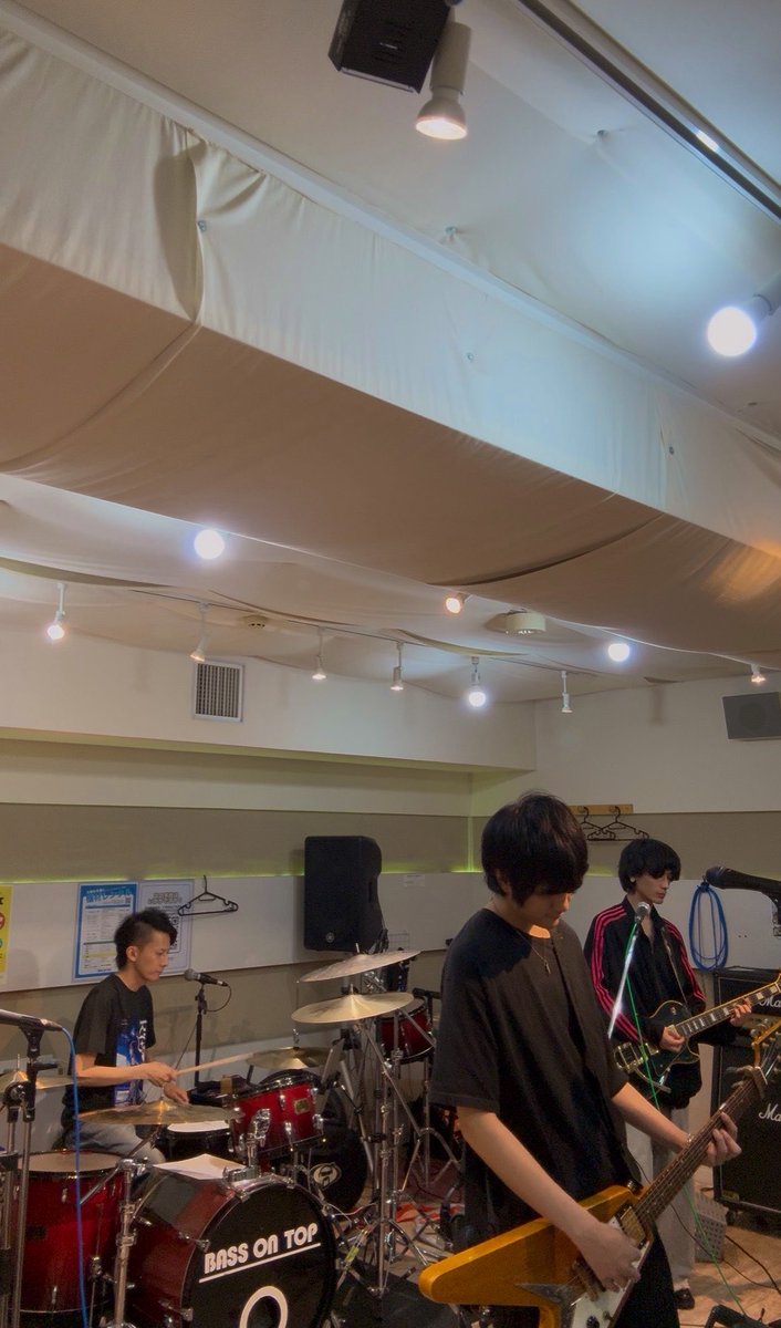 GIA_RHYTHM's tweet photo. 昨夜。
最後のスタジオを終えて、
仕上げました。

いよいよ明日です。
心斎橋JUZAワンマンライブ。
ライブハウス。
楽しみましょうね。

#ジャイアリズム https://t.co/2Kat4AhRrJ