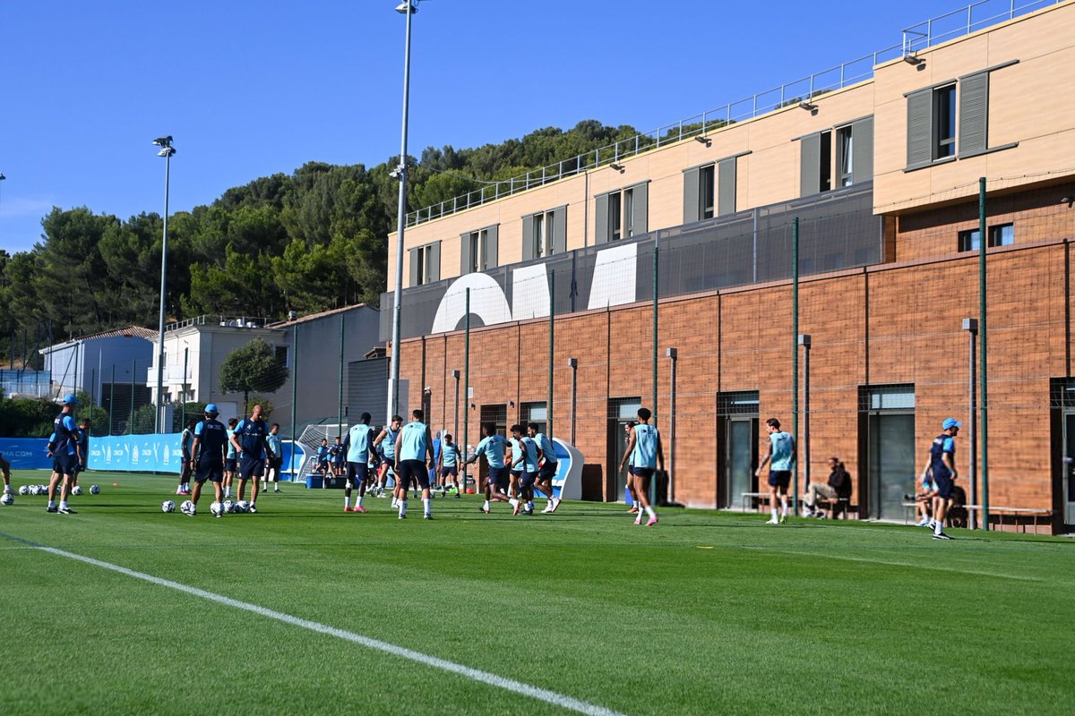 LaMinuteOM_'s tweet photo. 🚨 Titou Hasni, directeur du centre de formation de l'OM :

"Nos installations ? Il y a 4 terrains pour 3 équipes à la formation et 1 équipe professionnelle...

J'aime le cadre de La Commanderie, mais avoir des infrastructures à la pointe, ça fait partie de la formation.

Je rejoins mon président (Stéphane Richard) quand il dit que sur les infrastructures, l'OM doit s'améliorer".

(La Provence)
#TeamOM