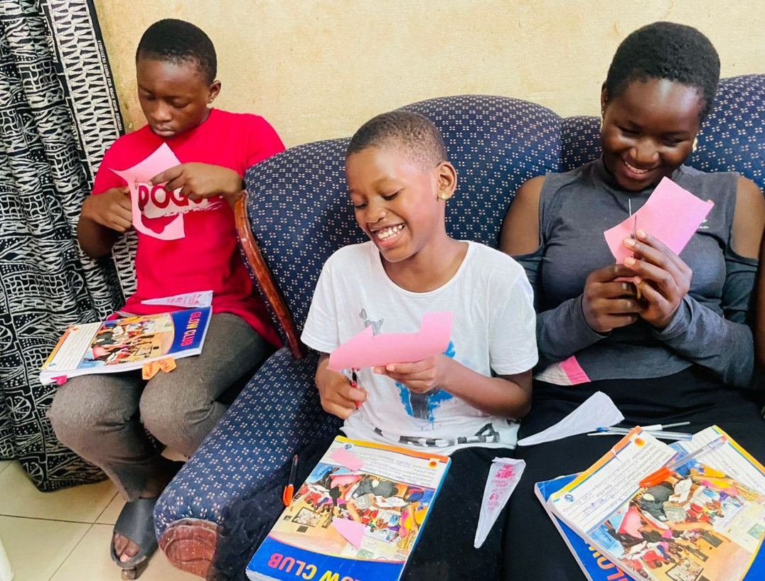Wesad_Cameroon's tweet photo. Big dreams can start with small ideas. 

Our GLOW girls turned their dreams for their communities into ideas for action, learning to stay calm, explore solutions, weigh choices and try again.

#GlowClub #222MillionDreams #EducationCannotWait https://t.co/8AuGm2drhm