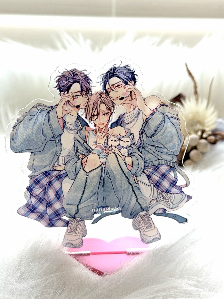 ryo_ayamine's tweet photo. アクスタとクリアカードはこんな感じに仕上がりました

アクスタの発色綺麗に出てくれて嬉しい♡ https://t.co/FlRXad7nRo