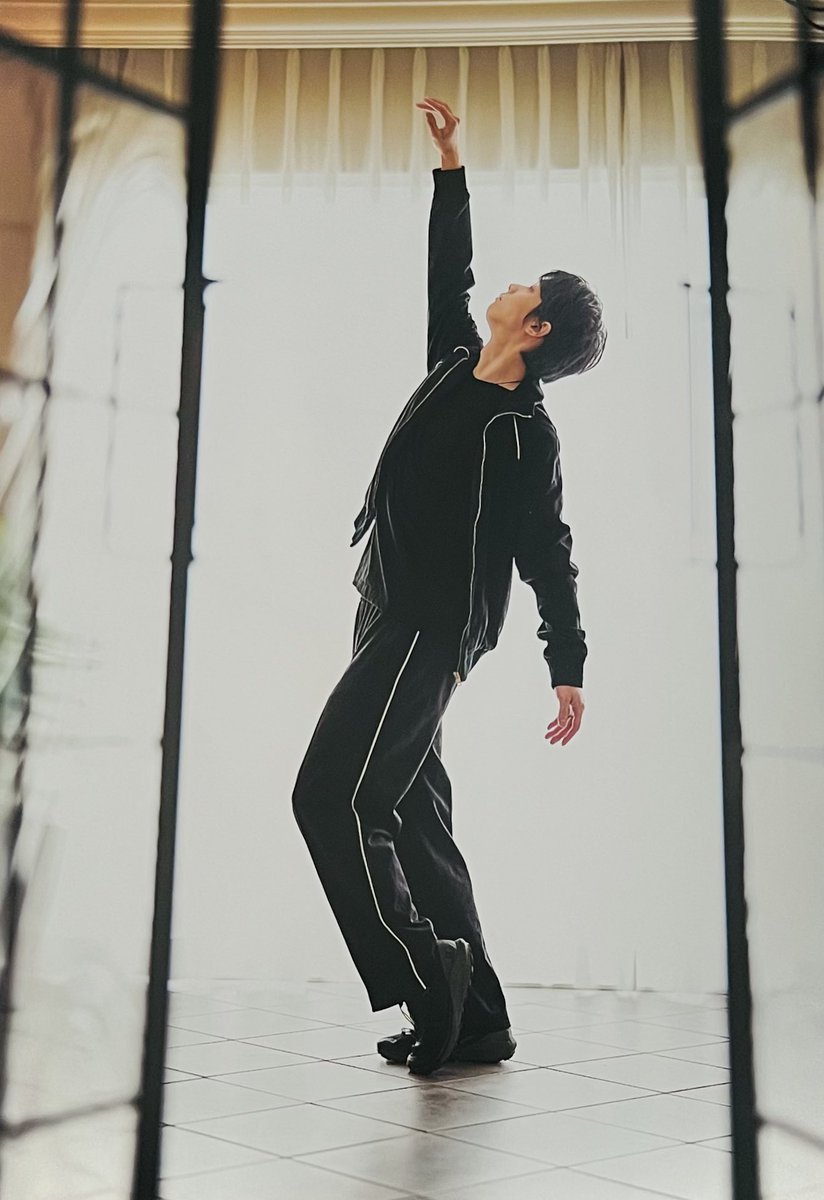 jl_94_12's tweet photo. 三浦孝明さん:

羽生さんが、部屋で自分の曲に合わ
せて、身体を動かしているプライベー
トな空間を垣間見ているようなイメー
ジで撮影しました。

#羽生結弦 #YuzuruHanyu https://t.co/cGquk7b2mT