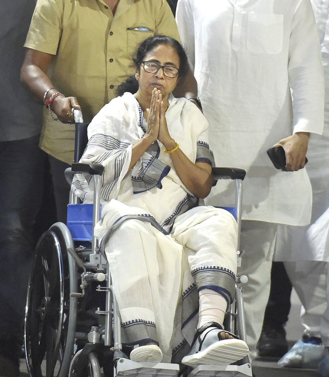 NewsAlgebraIND's tweet photo. BIG BREAKING 🚨 Bengal govt has ordered a FURTHER INQUIRY. CM Suvendu said her 2021 fracture was fake 😱

Mamata Banerjee shouted Khela Hobe from wheelchair and pulled out every trick to hijack 2021 Bengal elections.

She blamed poor BJP workers for the that alleged fracture. Post-poll violence was also reported in 2021.

Now, Medical Reports have revealed that it was fake 😳