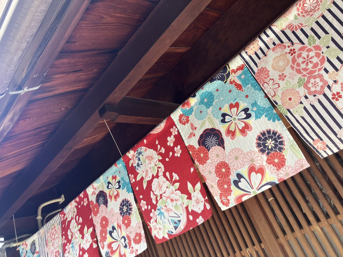 hatchgionbc's tweet photo. 文学スナック『#懶惰』@gion_randa 扉外『#京都 #祇園 文学間借り店』は3日現在【#私設図書室烏鷺文庫】vol.32、【#ハンケイ500m】93、【#エゴイスタス】60、【#フリースタイルな僧侶たち】67、【#ケッサク】25、【#みなも】、【#NAMI通信】20を追加設置。

皆様、ぜひ https://t.co/2trXukkdjr