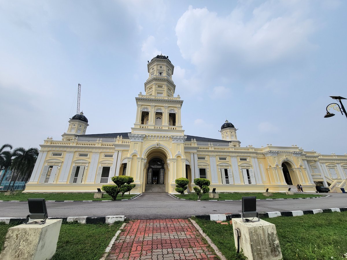 Z_kzu_'s tweet photo. Masjid Negeri Sultan Abu BakarとJalan Tan Hiok Nee https://t.co/816lN7Cg2F
