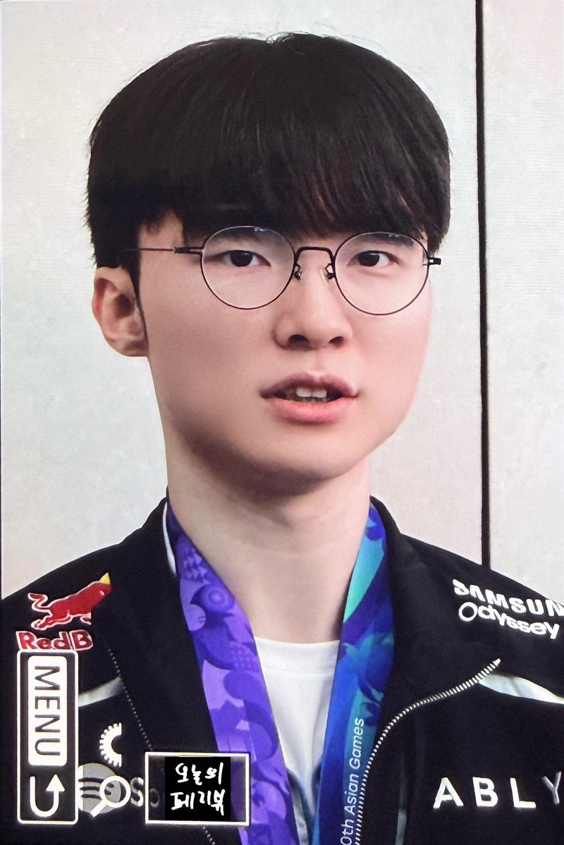 dear__faker's tweet photo. 261003 국대팀 귀국 인터뷰 

T1 페이커 화이팅  ( - 𖥦 - )
#Faker #이상혁 https://t.co/8kAbX6aOg2