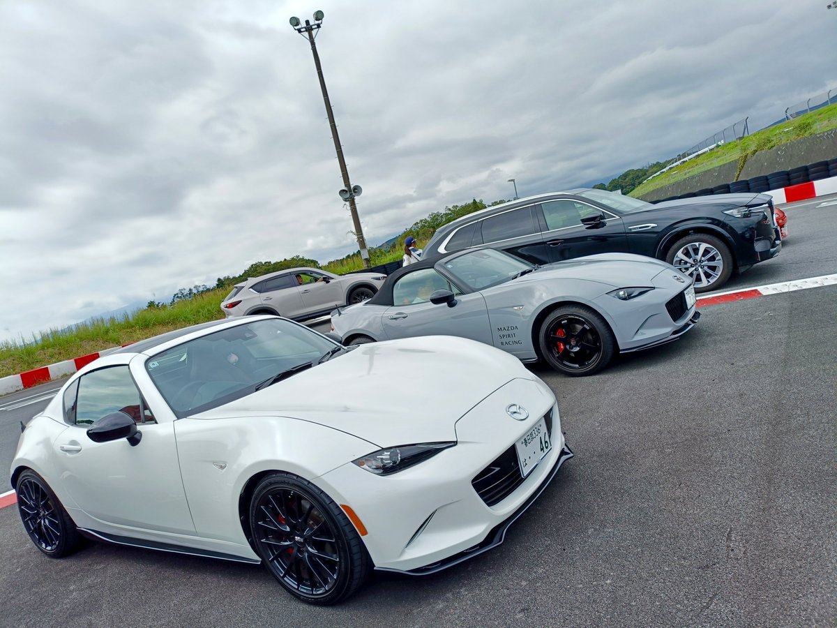 CyanStorm_07's tweet photo. マツダファンフェスタに行ってきました！
こんな間近で787と767見れたの初めてだったので感動👀 https://t.co/bBFUeWBx1t