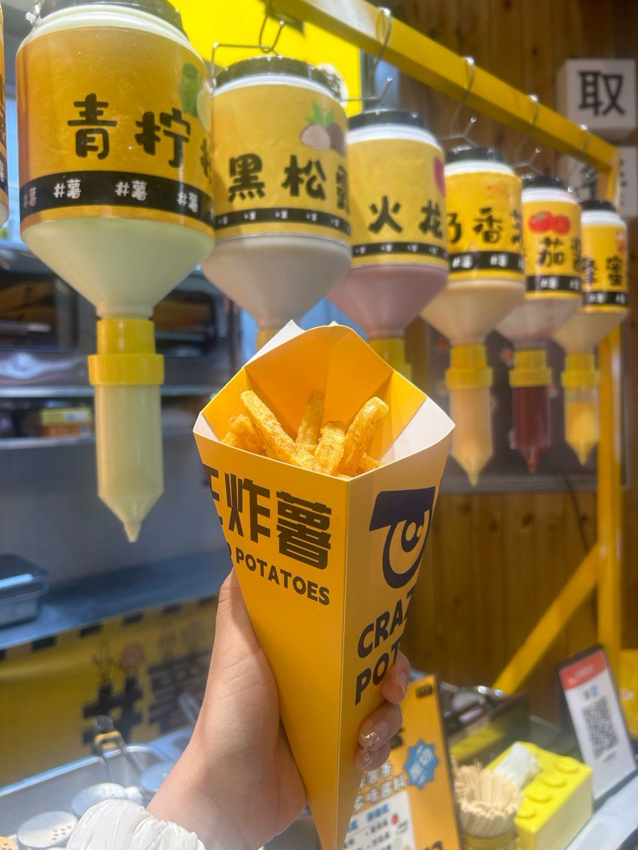 SnarlBouldurhc's tweet photo. Just popped my favorite salted egg yolk potato chips in my bag for today’s snack run! Nothing beats sharing crispy, tasty treats with friends  Who’s joining https://t.co/TbAmqLvI45