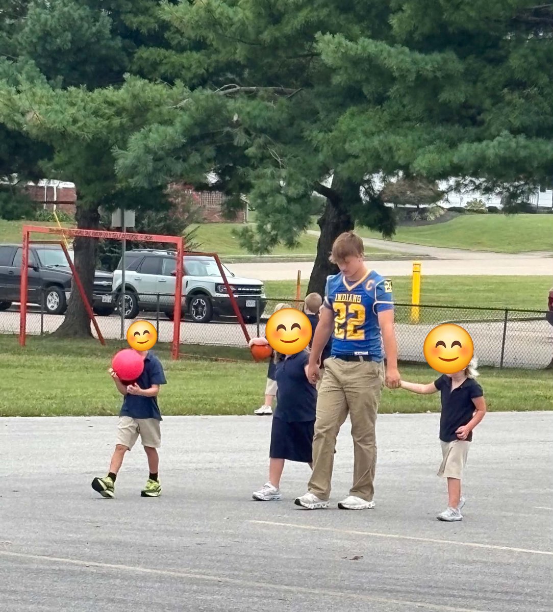 DozzzzzEric's tweet photo. Even though they won this is what im most proud of! #boythunder helps with kindergarten class for service hrs. The kids love him. They like to hold hands with him. Hes turned into such a fine young man https://t.co/4iIBEF57Sd