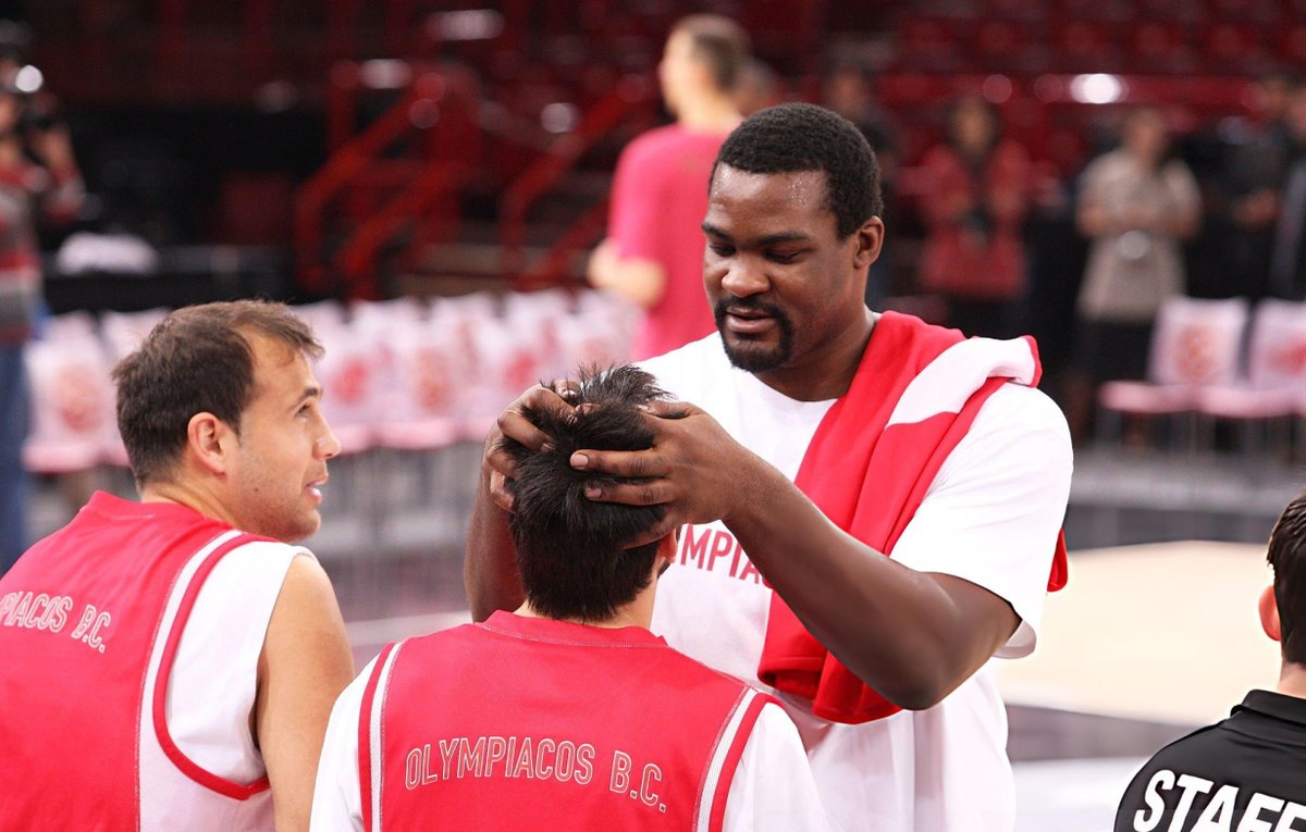 EurohoopsTR's tweet photo. 🚨 “Ergin Ataman ile ikinci maçta kavga ederdik.”

🏀 Avrupa basketbolunun tecrübeli pivotlarından Sofoklis Schortsanitis, kariyerinde Ergin Ataman’dan teklif aldığını ancak kabul etmediğini açıkladı:

🗣️ “Benimle iletişime geçti ama onun için oynamak istemediğimi söyledim. Oyunculara davranış biçimini sevmiyorum. 

Menajerime de ‘Onunla çalışırsam ikinci maçta kavga ederiz’ dedim. Aramızda kötü bir şey yaşanacağından emindim.”

(via SDNA)
