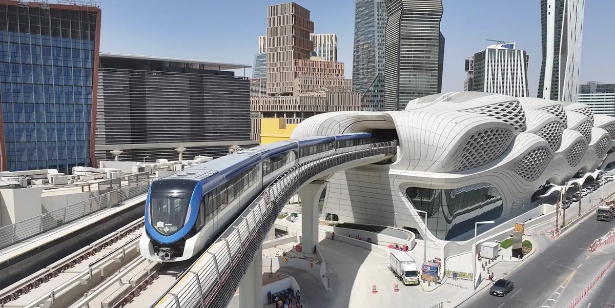 THEWOLFOFTASI's tweet photo. 🔴أخيراً.. توسعة مترو الرياض 🚇

وقّعت ألستوم عقد بقيمة 460 مليون يورو (نحو 2 مليار ريال) مع الهيئة الملكية لمدينة الرياض لتوريد قطارات مترو إضافية ذاتية القيادة.

🚇 الخط الثالث: طريق المدينة المنورة.
🚇 الخط الرابع: طريق مطار الملك خالد.
🚇 الخط السادس: عبدالرحمن بن عوف – الشيخ حسن بن حسين.

تأتي الصفقة بعد نقل مترو الرياض أكثر من 100 مليون راكب منذ أواخر 2024.