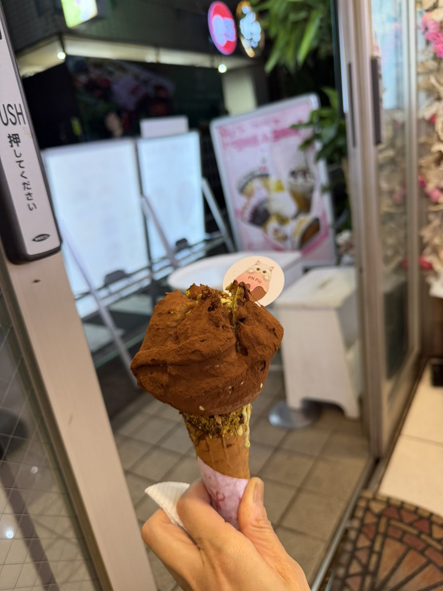 sed43's tweet photo. 大宮で優雅にランチしたり、新大久保でドバイチョコアイスを食べたり一人時間を楽しんでるー https://t.co/WpE3wD004U