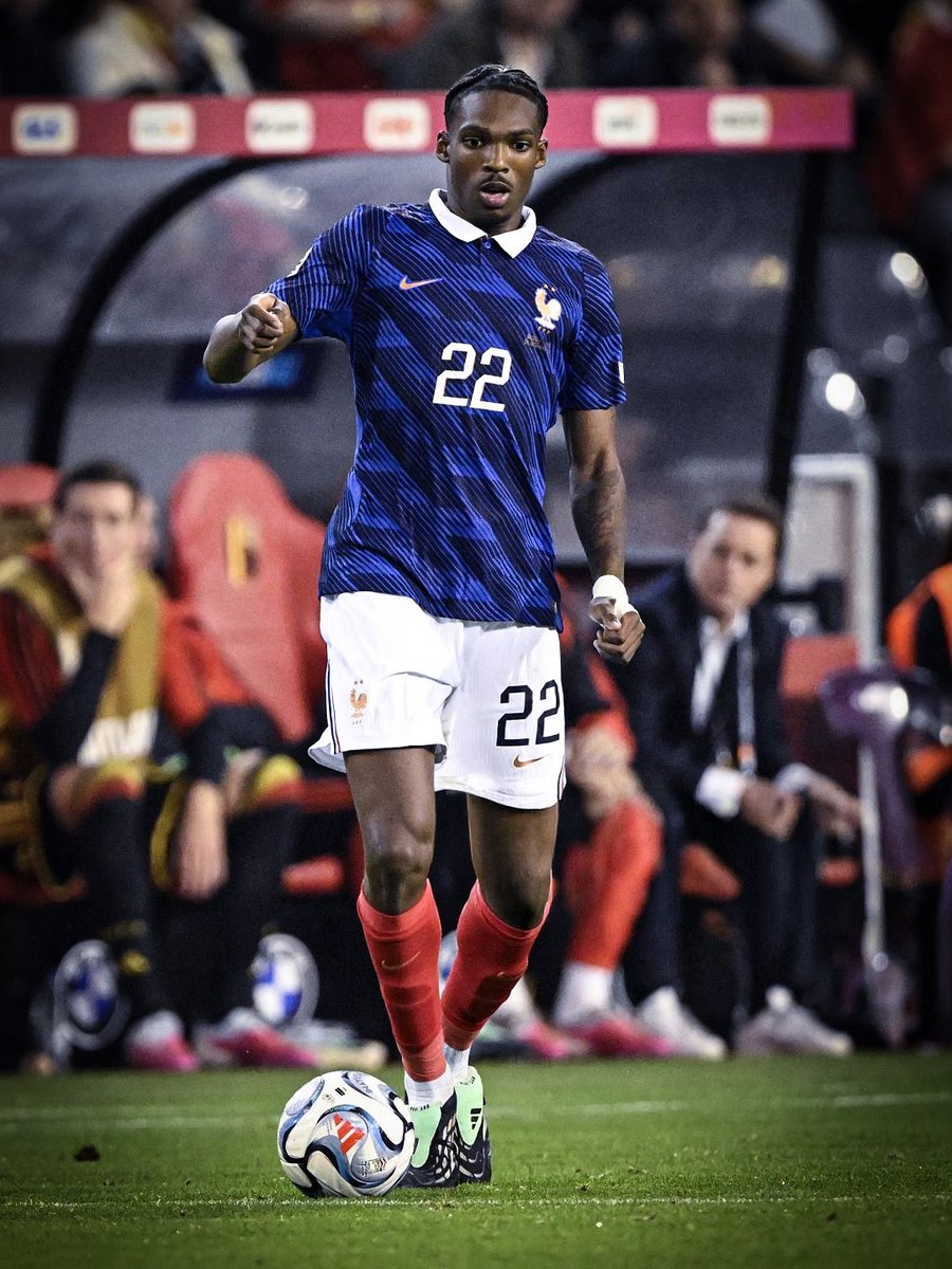 RisingBallers_'s tweet photo. Feels like standard procedure that Jeremy Jacquet is dropping masterclass after masterclass for club and country. Hasn’t put a foot wrong for Liverpool since joining in the summer, now he’s got his senior France call up… and he’s showing the levels straight away 😮‍💨🇫🇷

When you’re thinking of elite young defenders… Jacquet is high up on that list. Saw this tweet earlier and I can’t agree any more… bro actually doesn’t have any weaknesses.

21-years-old, by the way. Liverpool really did get a gem. 💎