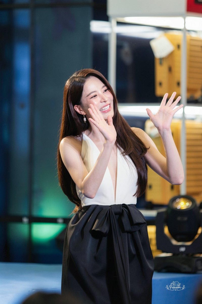 puinoon_th's tweet photo. ยิ้มง่ายไหว้สวย 🤍

DEVY MAKE IT FUN X PUINOON
#DEVYxPUINOON https://t.co/BkCqxsiTXF