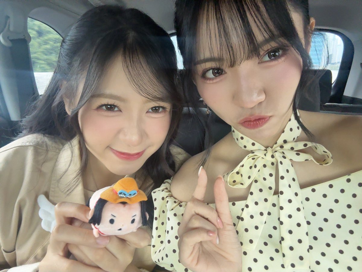 Aralie_JKT48's tweet photo. TERIMA KASIH UNTUK HARI INII!! serunya kumpul dan ketemu Bihunku sama oshiku!!! pengalaman pertama ku visit bersama lilyyy 🫶🏻🫶🏻🫶🏻 semoga bisa bertemu di lain kesempatan yaaa! jangan lupa makan malam nantiii! aku mau lanjut makan bihunku ayam bakar pedas abis ini 😋 hati-hati di perjalanan pulang iyaaa!