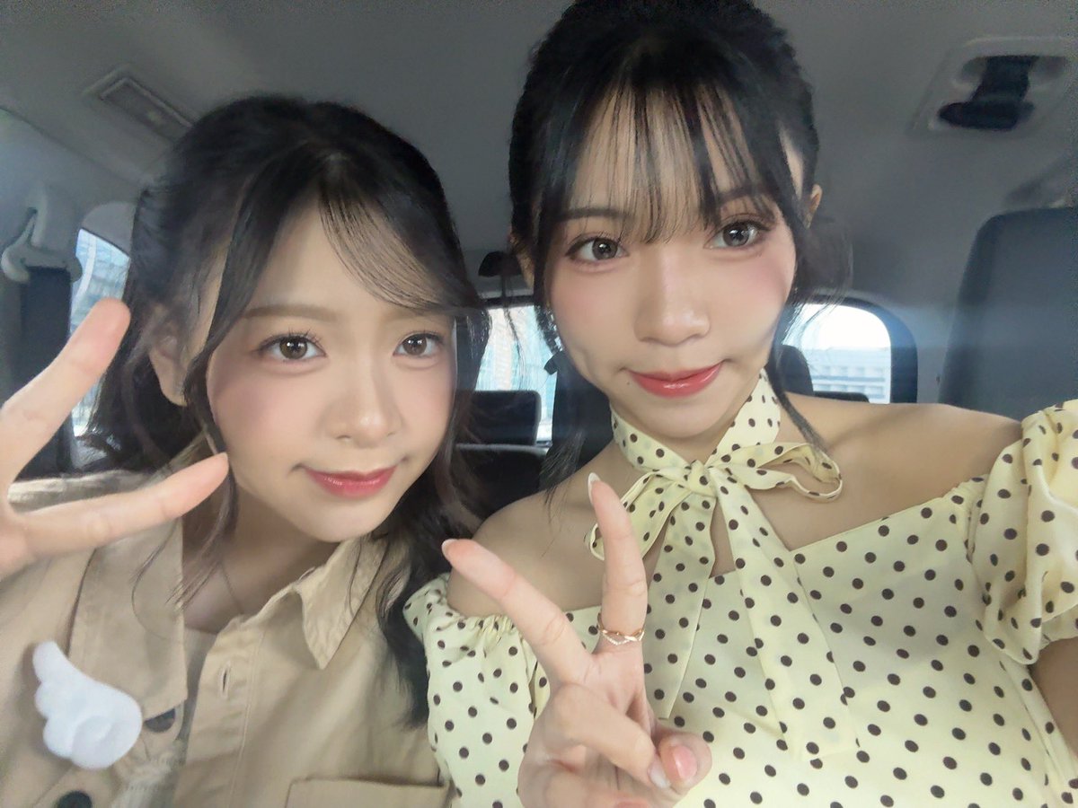 Aralie_JKT48's tweet photo. TERIMA KASIH UNTUK HARI INII!! serunya kumpul dan ketemu Bihunku sama oshiku!!! pengalaman pertama ku visit bersama lilyyy 🫶🏻🫶🏻🫶🏻 semoga bisa bertemu di lain kesempatan yaaa! jangan lupa makan malam nantiii! aku mau lanjut makan bihunku ayam bakar pedas abis ini 😋 hati-hati di perjalanan pulang iyaaa!