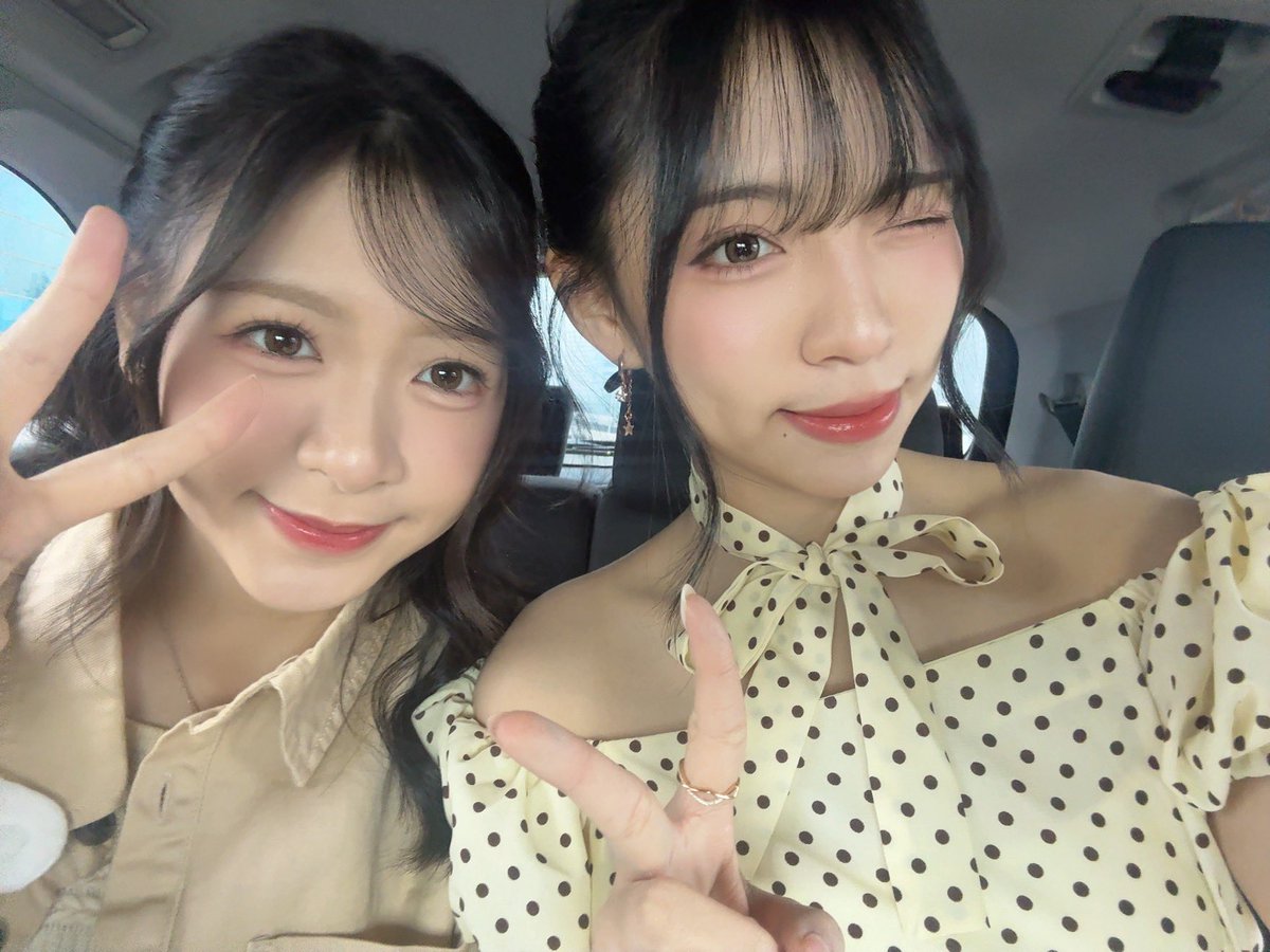 Aralie_JKT48's tweet photo. TERIMA KASIH UNTUK HARI INII!! serunya kumpul dan ketemu Bihunku sama oshiku!!! pengalaman pertama ku visit bersama lilyyy 🫶🏻🫶🏻🫶🏻 semoga bisa bertemu di lain kesempatan yaaa! jangan lupa makan malam nantiii! aku mau lanjut makan bihunku ayam bakar pedas abis ini 😋 hati-hati di perjalanan pulang iyaaa!