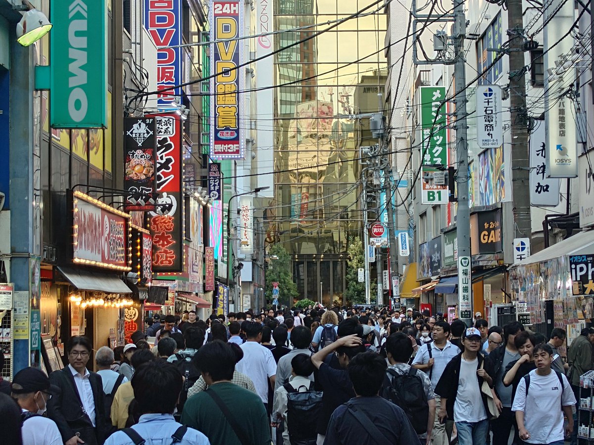 entermediaakiba's tweet photo. 俺達はこういう風景が好きだったんだ…
#秋葉原 https://t.co/98ORPdPrPC