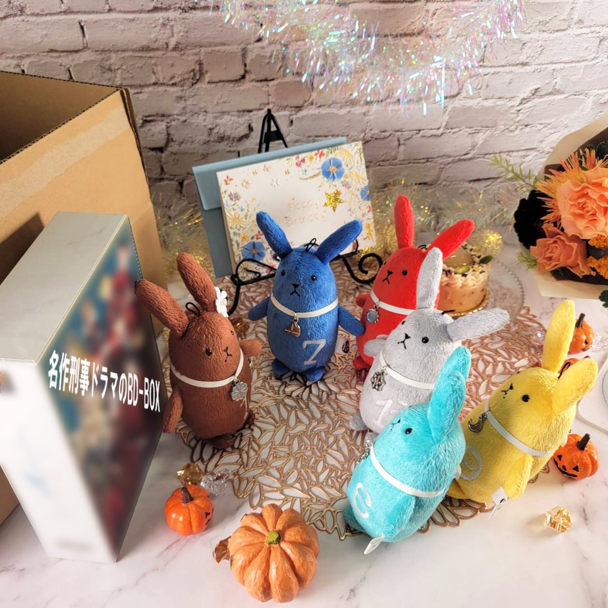 tsukiuta1's tweet photo. ☆本日は麗奈誕生日④☆

麗「じゃーん、まずは最近気になってるアイドルのCD！」
祭「唐突な購入品紹介が始まった」
麗「この間観に行ったライブの近くで、偶然このアイドルさんたちもライブをやってたの。それで気になって、ファン同士でお互いに曲をオススメし合ってたら欲しくなっちゃって！」
椿「推しを通して、世界が広がっていくのは素敵なことだわ」
麗「そうなの！だからもう、誕生日だし全部買っちゃえ！ってね」
結「とりあえず全部って豪快だなぁ…」
瑞「これが本当の大人買いね」

麗「次は、名作刑事ドラマのBD-BOX！」
あ「リアタイ世代じゃないけど知ってる。往年の名作だね」
椿「最近一緒に観た映画もなかなか面白かったわ」
麗「そうそうあれでもっと熱が上がっちゃってさ！キレイな映像で何度でも楽しめるって最高！ムフフ、買って良かった～！ さてさて次は～…」

#伊地崎麗奈生誕祭2026