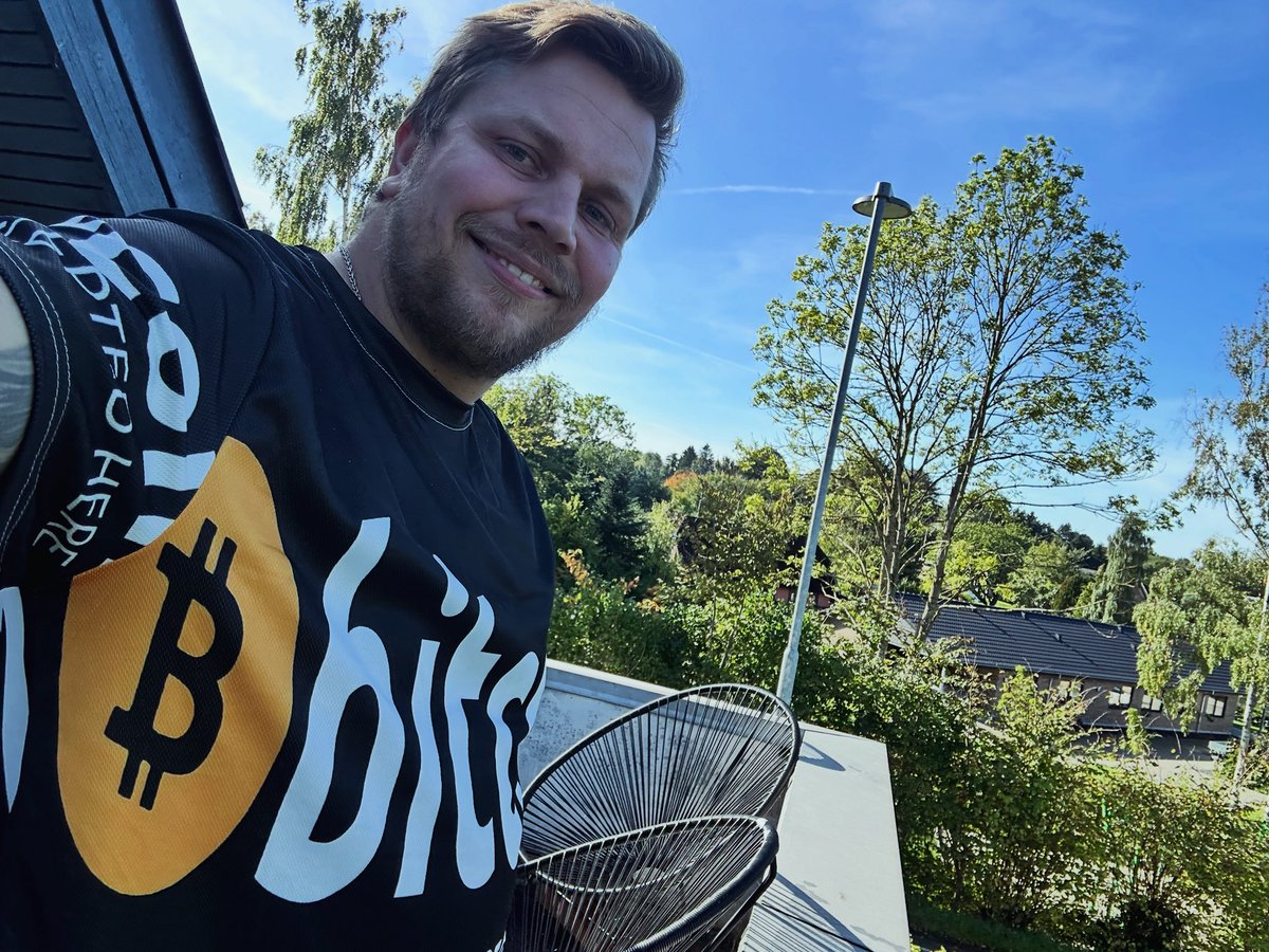 CryptoSenius's tweet photo. Smile. You are Living your future History, today https://t.co/Zxm95QecUE