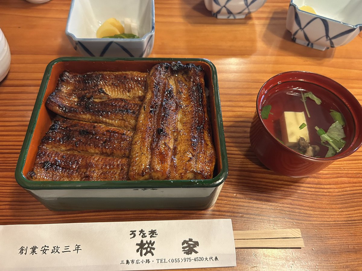 yougyojou's tweet photo. 9月に悲しいことあったので
三島　桜屋で重箱1匹半を食べる
帰りに富士川SA でご当地ちいかわを買う https://t.co/4QoFxh7RWP