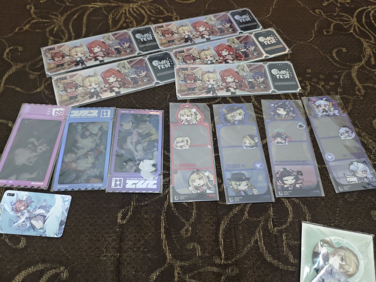 Frihan8's tweet photo. Last batch ya
Kayanya banyak yg dm susah jd bisa ke ig aja @frihantri ya

Pict 1 
- kuji sparklee standee pin 50k
- hyacine 150k
-chiper 50k
Take all 200k bonus stiker robin

Pict 2 zzz
take all 300k
- paket 1 tiket,1film card &amp; polaroid 100k

#warunghoyo #warunghsr #warungzzz https://t.co/dQ2U06JBc0