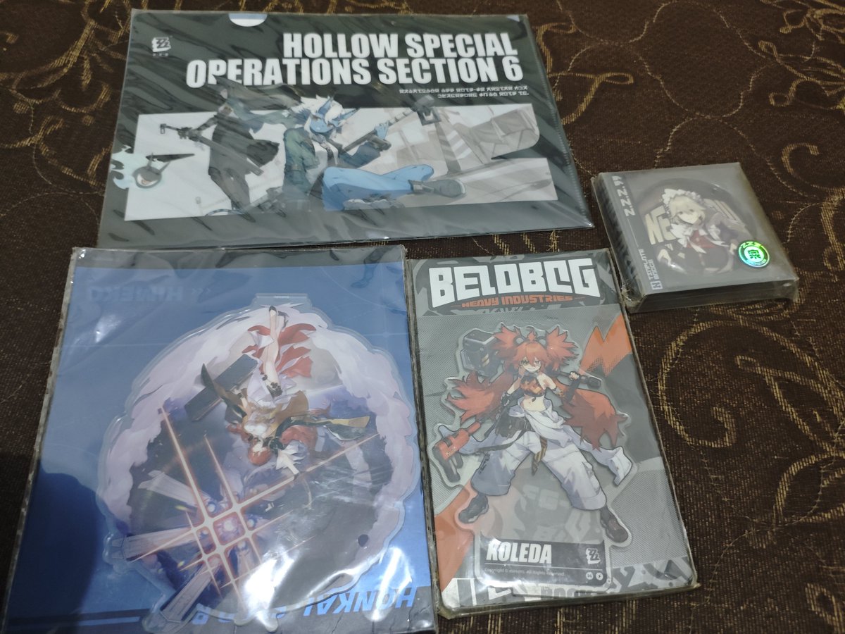 Frihan8's tweet photo. Last batch ya
Kayanya banyak yg dm susah jd bisa ke ig aja @frihantri ya

Pict 1 
- kuji sparklee standee pin 50k
- hyacine 150k
-chiper 50k
Take all 200k bonus stiker robin

Pict 2 zzz
take all 300k
- paket 1 tiket,1film card &amp; polaroid 100k

#warunghoyo #warunghsr #warungzzz https://t.co/dQ2U06JBc0