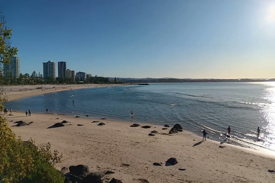 beach_scenes's tweet photo. Looking to enjoy a quieter slice of the Gold Coast?
Greenmount Beach delivers stunning views, calm waters & local charm.
Read my full guide before you go! And maybe book a tour!
#GreenmountBeach #GoldCoast #BeachEscape #TravelAustralia #CoastalVibes
https://t.co/MLtB4qsJFG https://t.co/nMZo5gFEwo