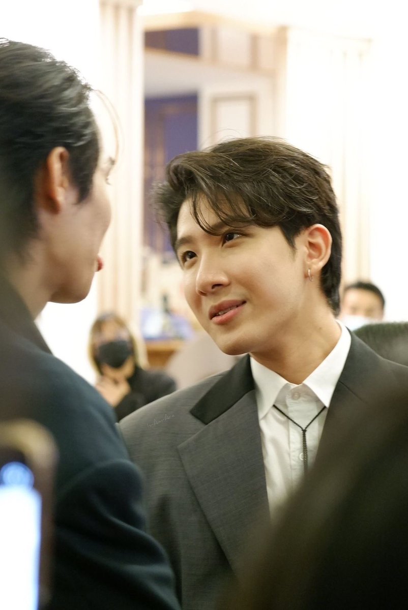 firstunggg_'s tweet photo. that smile when he looks at him 🥺

FIRSTKHAOTUNG LOVE MOMCHOICE  
#MomChoicexfirstkhaotung
#FirstKhaotung #เฟิร์สข้าวตัง https://t.co/zeDYLv7Oaa