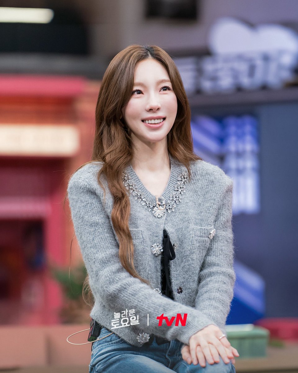 TAEYEONsmtown's tweet photo. 📢 tvN <놀라운 토요일> #태연

⏰ 오늘 밤 6시
🔗 https://t.co/JjGxm01GxB

#TAEYEON
#GirlsGeneration #소녀시대
#놀라운토요일 https://t.co/pbza1A0951