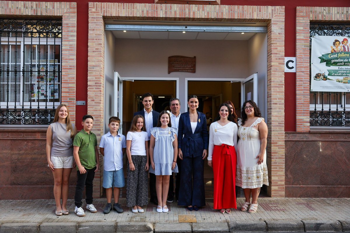 JCF_Valencia's tweet photo. 🏆 La Pobla de Vallbona ha rebut hui als participants del campionat de Truc de les Juntes Locals de la Comunitat Valenciana.

✨ Un esdeveniment multitudinari que ha unit als fallers de les diferents poblacions per a disfrutar d'un torneig en el qual el vertader premi és la germanor.

👑 La FMV ha eatat present en este acte, desitjant sort a tots els participants i acompanyant-los en este esdeveniment tan especial.

📸 @Fotofilmax